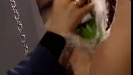 Фонтан шампанского из киски