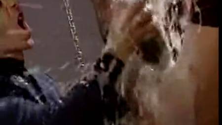 Фонтан шампанского из киски