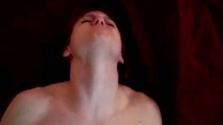 Девица так сосала, что чуть не обкончалась