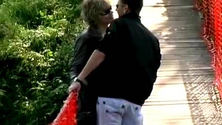 Оторванная девка верхом на члене