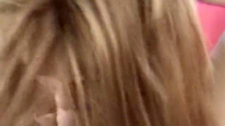 Телка все делает изумительно