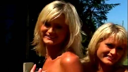 Горячий трах с близняшками