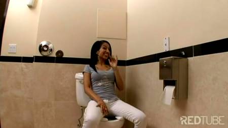 За сперму брюнетка даст любому