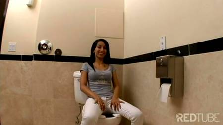 За сперму брюнетка даст любому