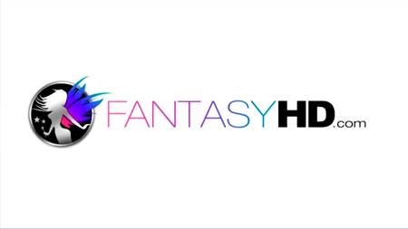 Девка в сексуальном наряде кувыркается со своим мужем