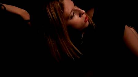 Худенькая блондинка соглашается на секс в стиле БДСМ