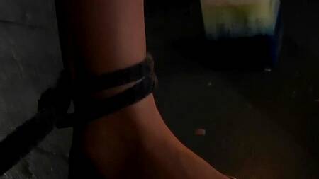 Худенькая блондинка соглашается на секс в стиле БДСМ