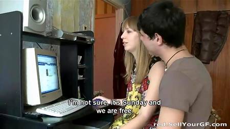 Фетишист смотрит, как его жену трахает другой пацан