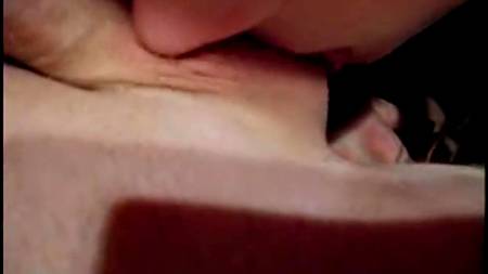 Отсос по-домшнему от яркой телочки