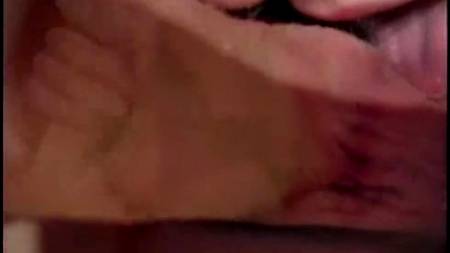 Отсос по-домшнему от яркой телочки