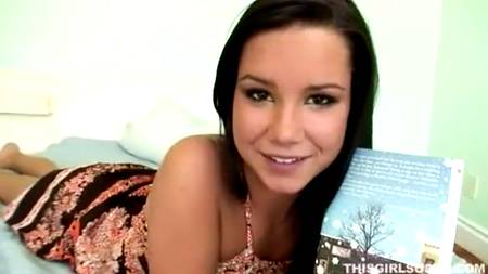 За подарок телка отдарилась сексом