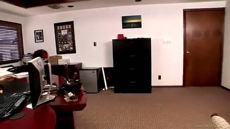 Отлично расслабился с похотливой секретаршей