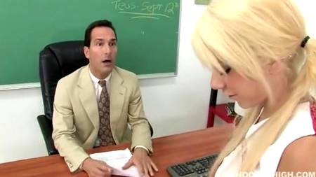 Вот так сдают экзамены красивые телки