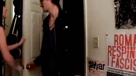 Очкарик пользует молодую шалаву