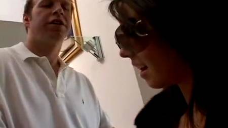 Богатая красотка хочет трахаться