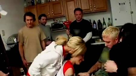 Квартира свободна - студенты веселятся!