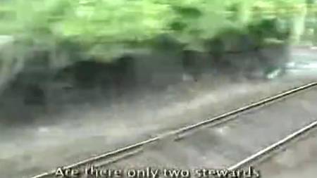 Сочный отсос в тамбуре электрички