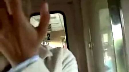 Сочный отсос в тамбуре электрички