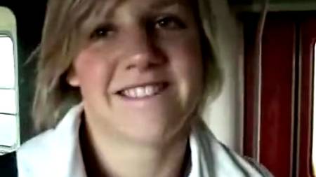 Сочный отсос в тамбуре электрички