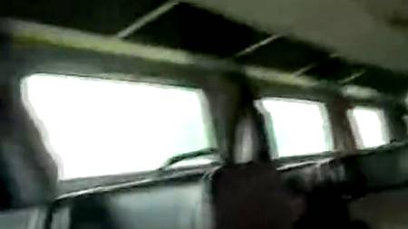 Сочный отсос в тамбуре электрички