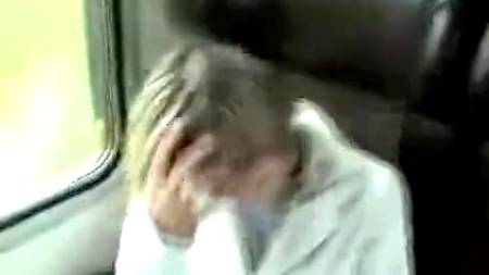 Сочный отсос в тамбуре электрички