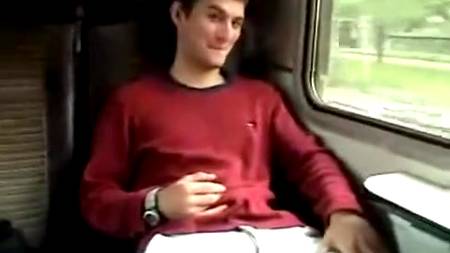 Сочный отсос в тамбуре электрички