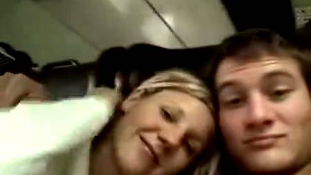 Сочный отсос в тамбуре электрички