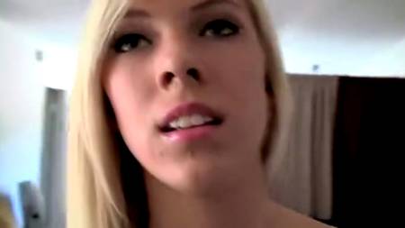 Светловолосая крошка удивительно развратна в постели