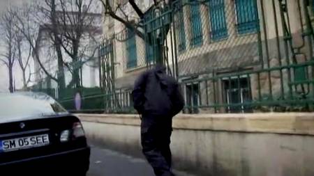 Раб трахает в жопу своих хозяек