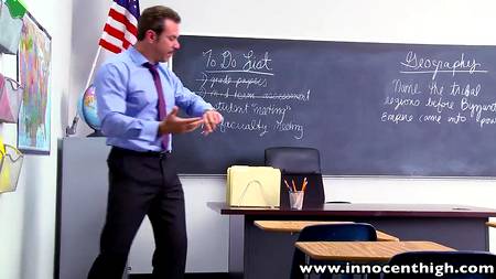 Преподу посчастливилось поиметь юную студентку