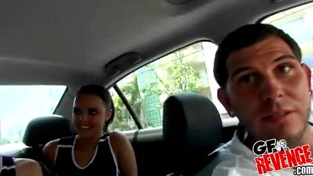 Девочки смущают водителя