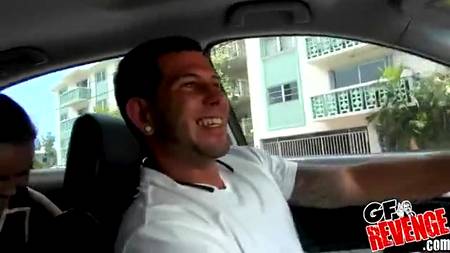 Девочки смущают водителя