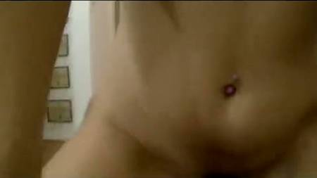 Выложил домашнее видео с горячей блондой