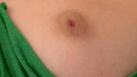 Развратница-студентка забавляется со своей киской