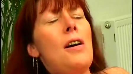 Спортивный блондин поиграл с рыжеволосой дамочкой