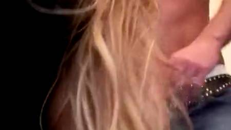 Приятно посмотреть, как подружка дает другим