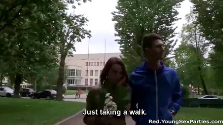 Молодые люди захотели насладиться домашней групповухой