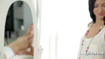 Стройная кошечка попрыгала на членах спортивных ухажеров