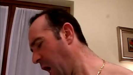 Толстая женщина постояла раком перед кавалером