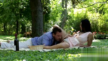 Выходной день понравился молодой и сексуальной паре