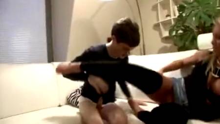 Заманила и соблазнила