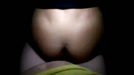 Жаркая девочка для траха в подворотне