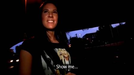 Жаркая девочка для траха в подворотне