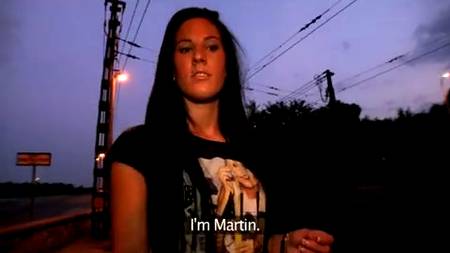 Жаркая девочка для траха в подворотне