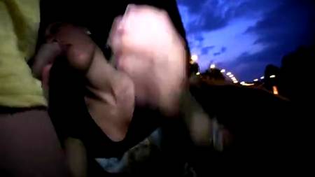 Жаркая девочка для траха в подворотне