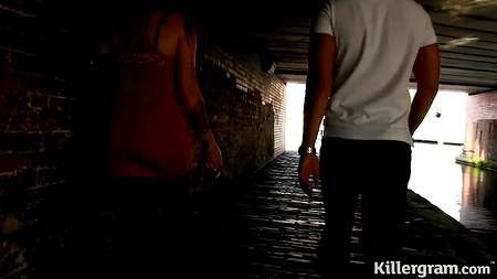 Опытный пикапер раскрутил модель на откровенные секс