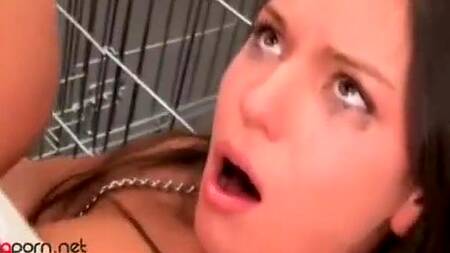 Худой телке в ошейнике нравится доминация и жесткий секс