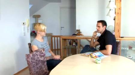 Толстый мужик расслабляет худенькую любовницу