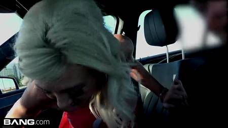 Кончил в пизду запикапленной на улице няшной блондинке