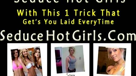 Мужик шлепает телку по попке и жестко имеет её в очко